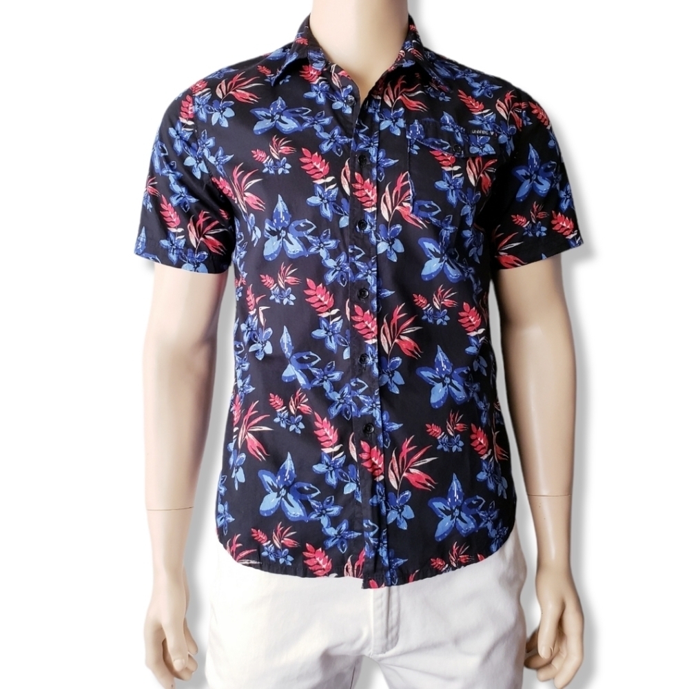 Macy's Univibe Black, Red & Blue Floral Print Short Sleeve Button Up Shirt